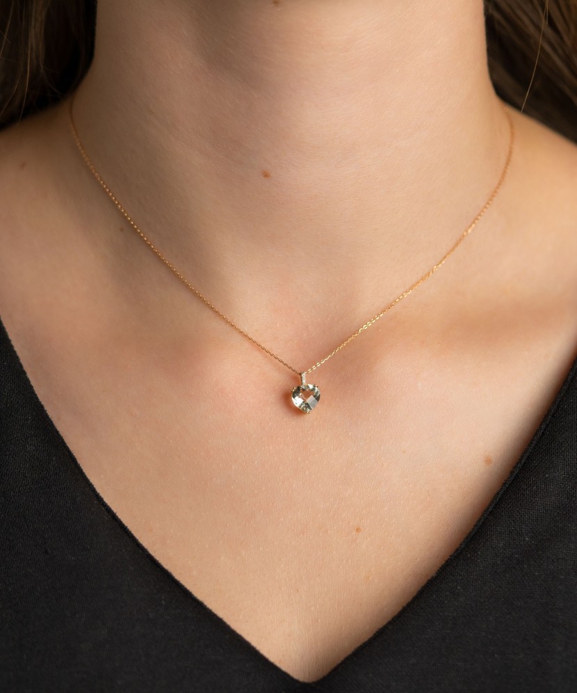 Yellow gold pendant with green amethyst and diamonds "Heart"