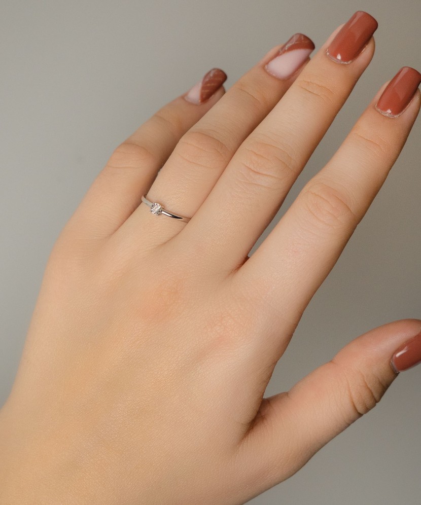 Sterling silver ring with diamond