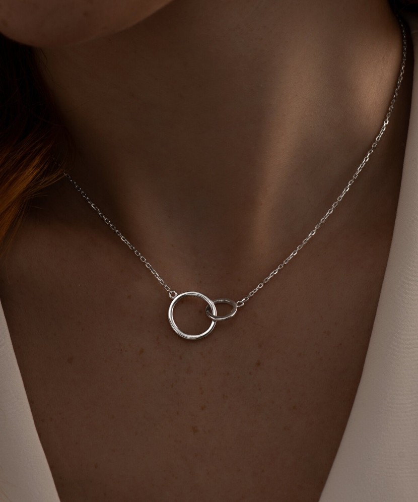 Серебряная цепочка с подвеской из циркона