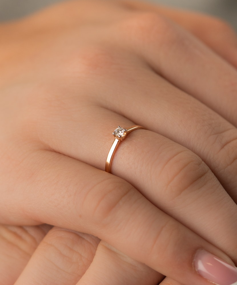 Gold ring with diamond