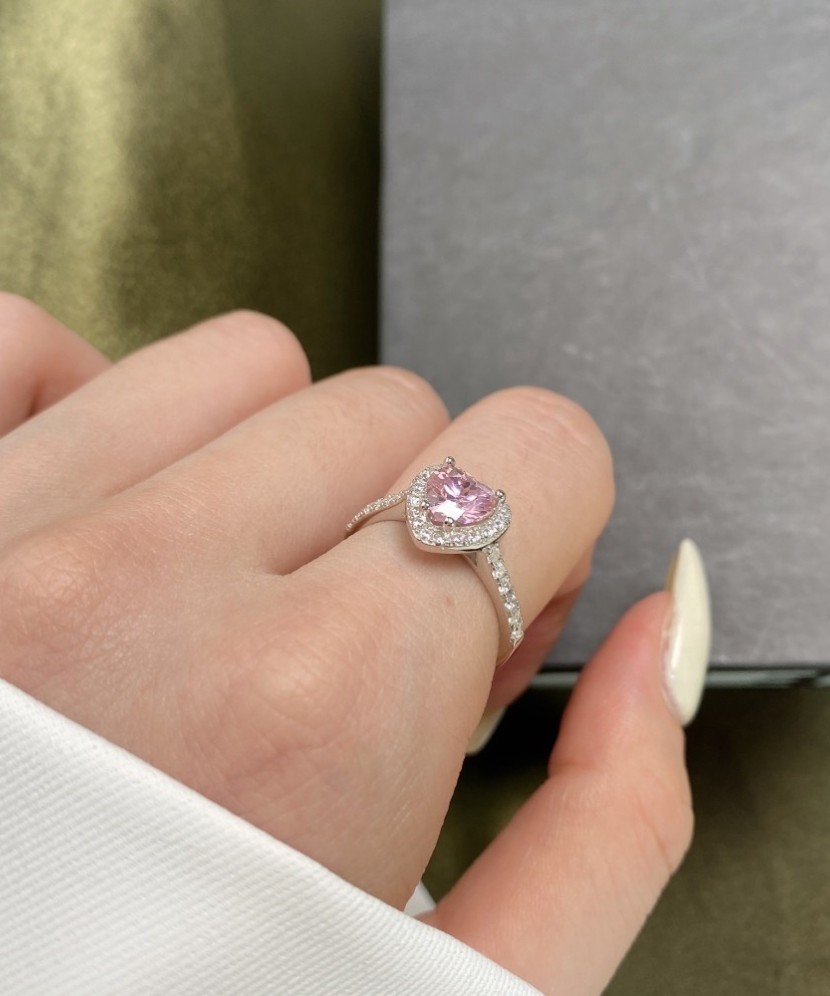 Серебряное кольцо с цирконами