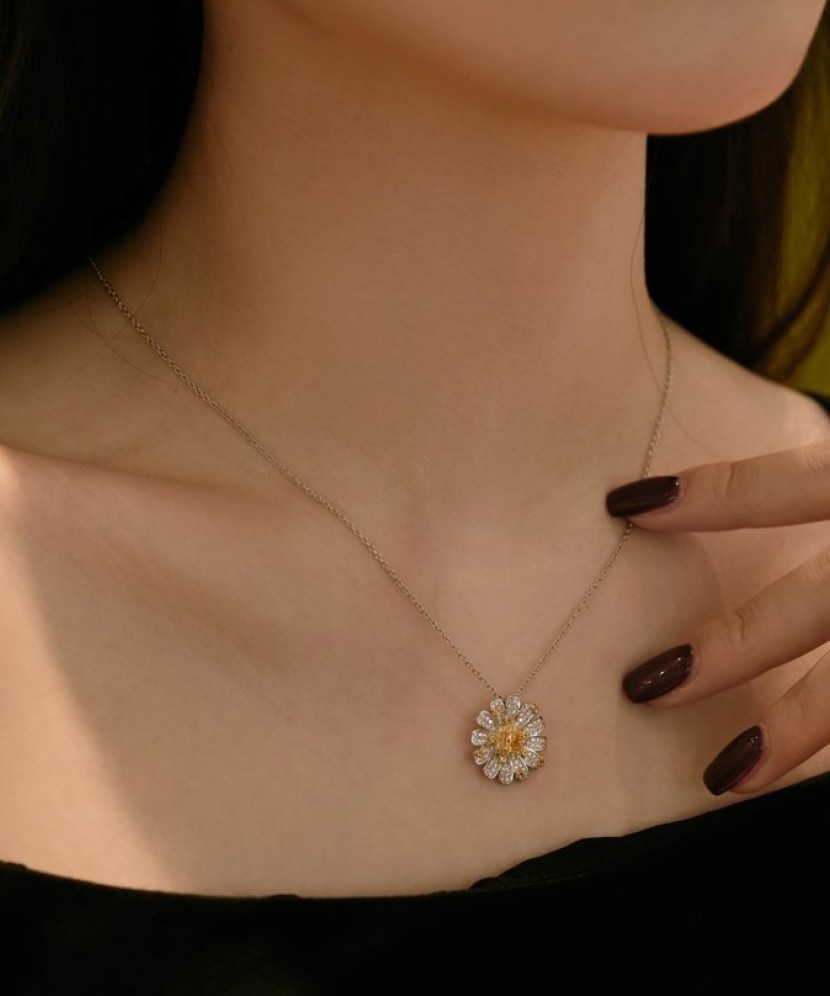 Серебряная цепочка с подвеской из циркона