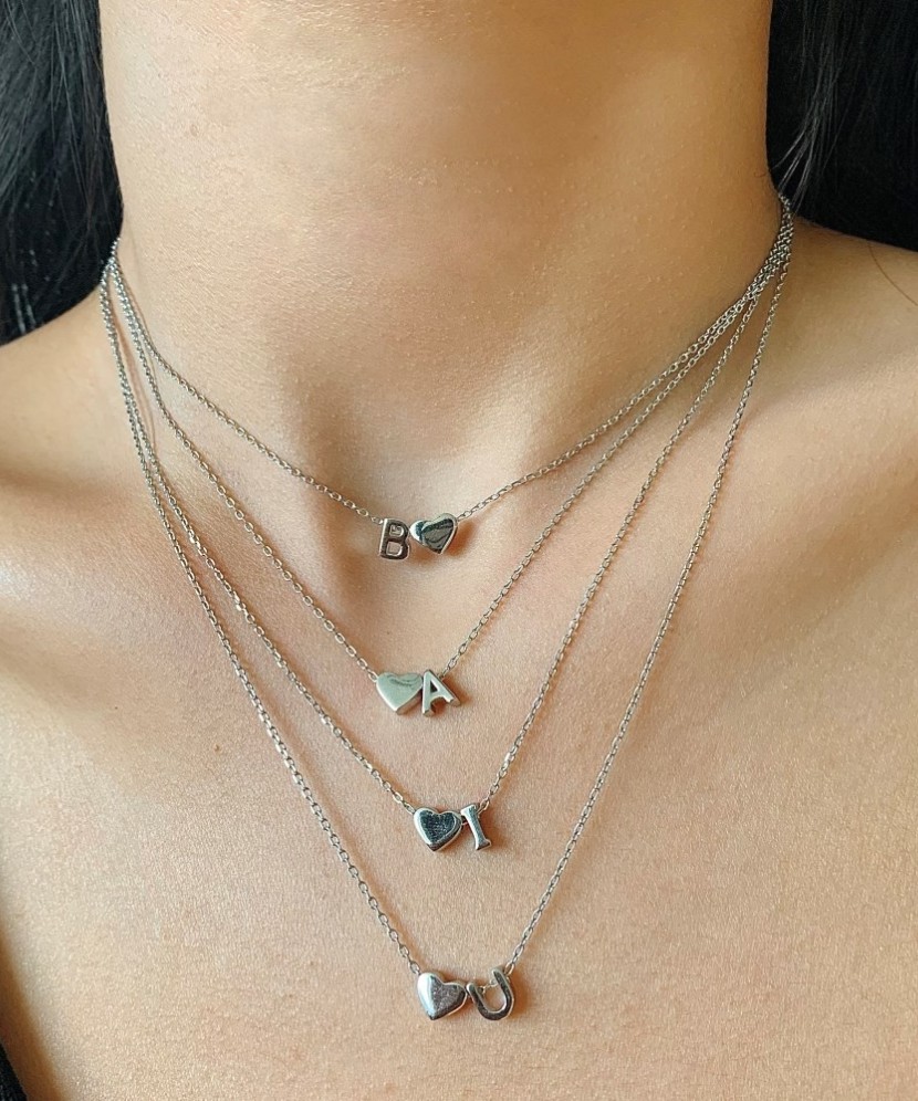 Серебряная цепочка с подвеской в виде буквы U Серебряная цепочка с подвеской в виде буквы U