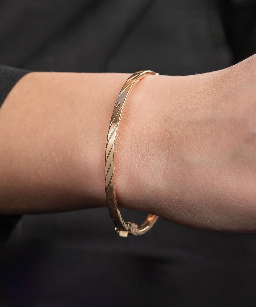 Gold hard bracelet Gold hard bracelet