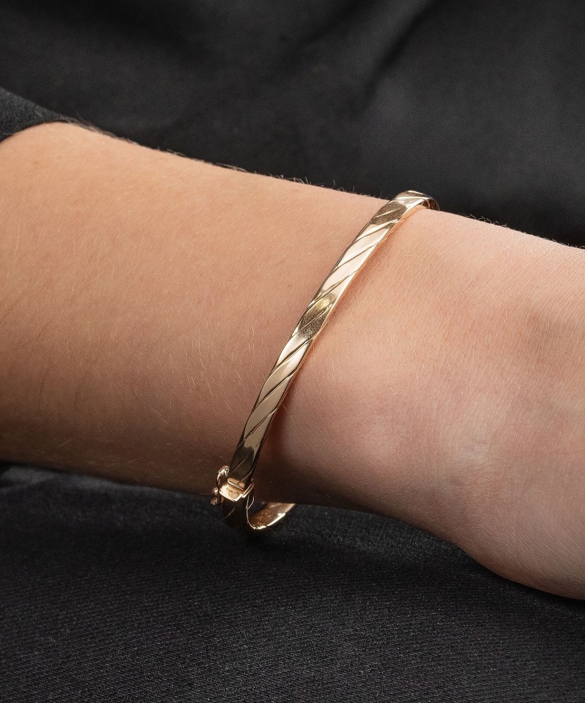 Gold hard bracelet Gold hard bracelet