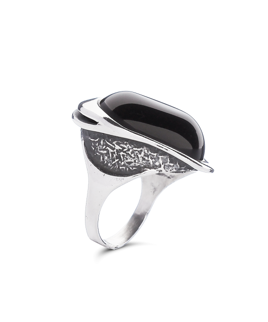 Серебряное кольцо с ониксом