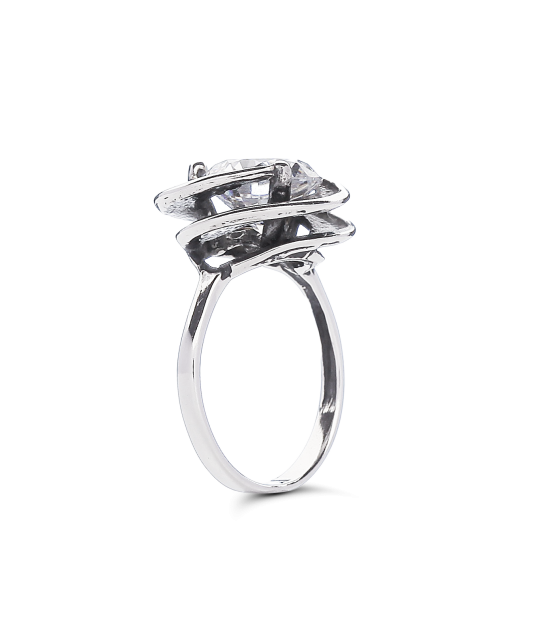 Sterling silver ring with zirconium