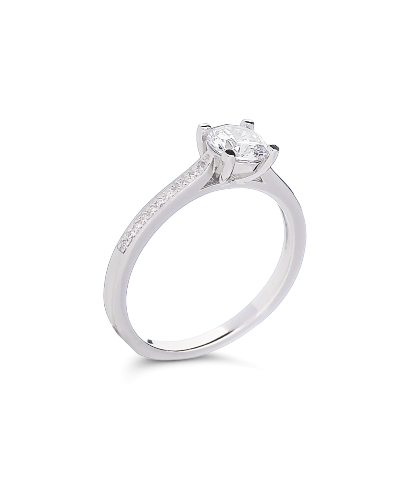 Sterling silver ring with zircons