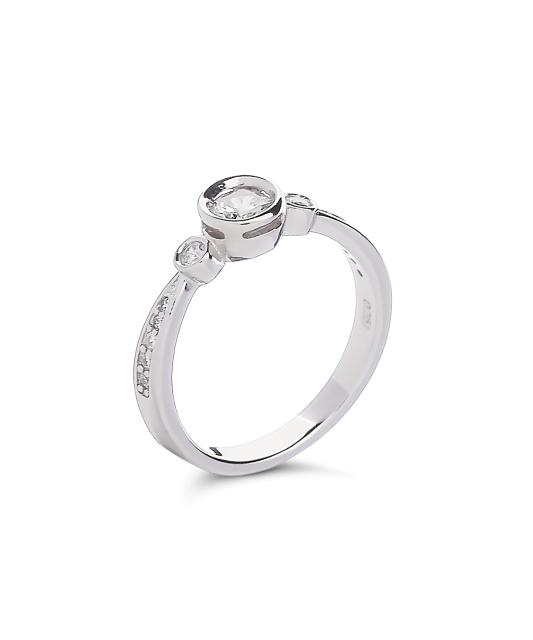 Sterling silver ring with zircons