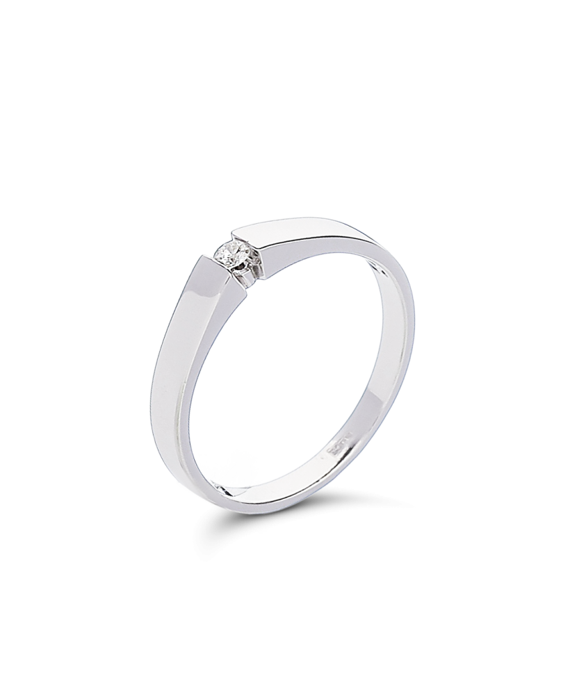 White gold ring with diamond