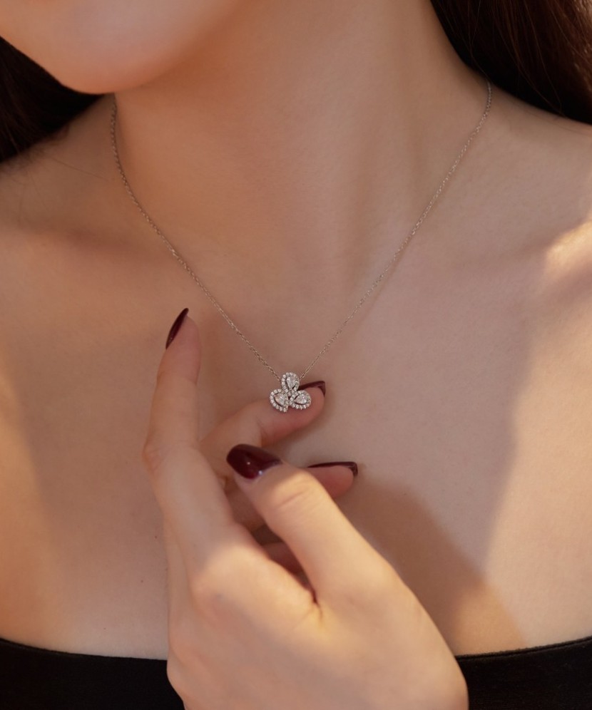 Серебряная цепочка с подвеской из циркона Серебряная цепочка с подвеской из циркона