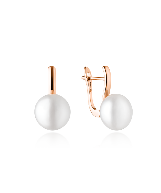 Gold earrings with pearls