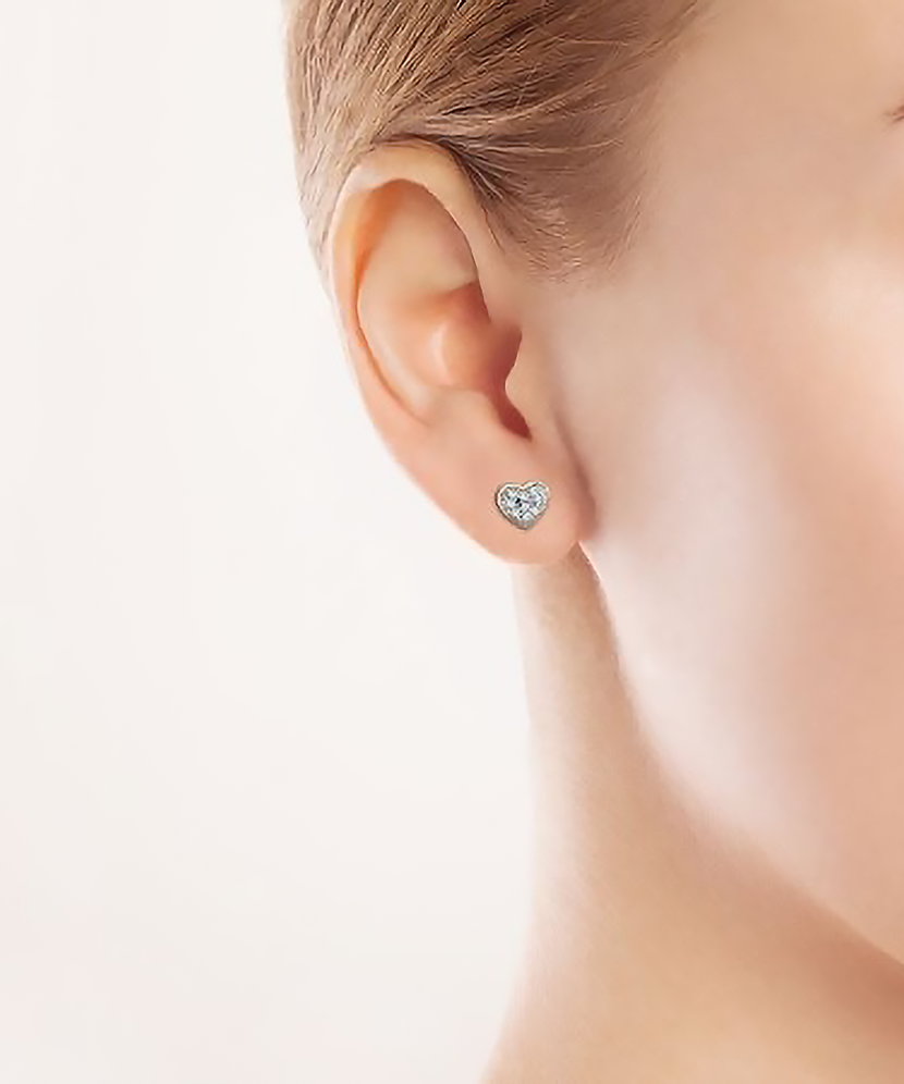 Gold earrings with zircons