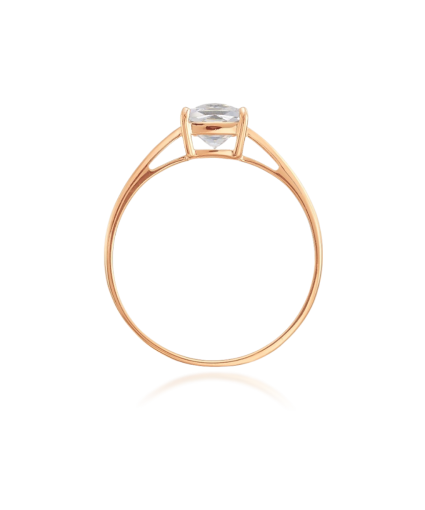Gold ring with zirconium