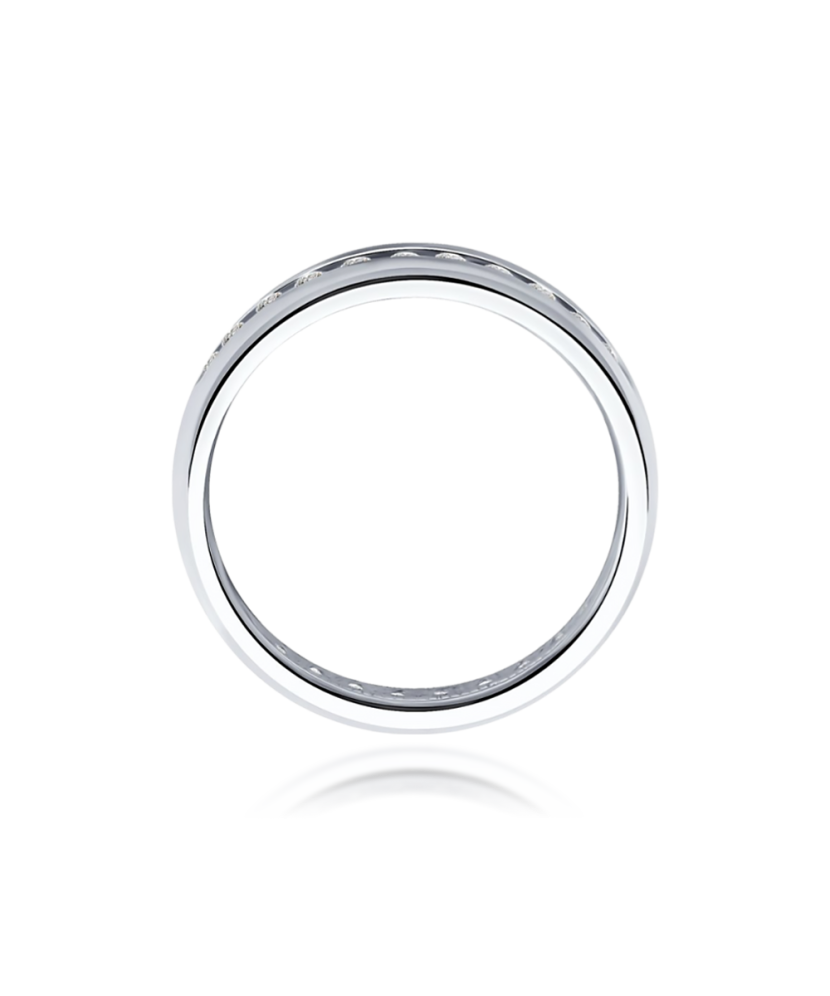 Sterling silver ring with zircons