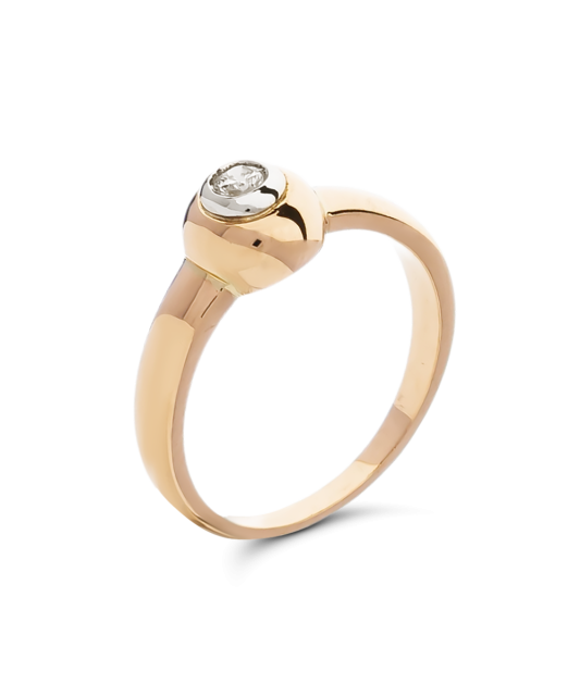 Gold ring with diamond