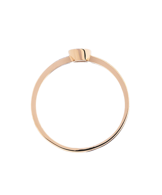 Gold ring with zirconium