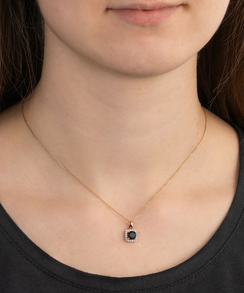 Gold pendant with diamonds and spinel