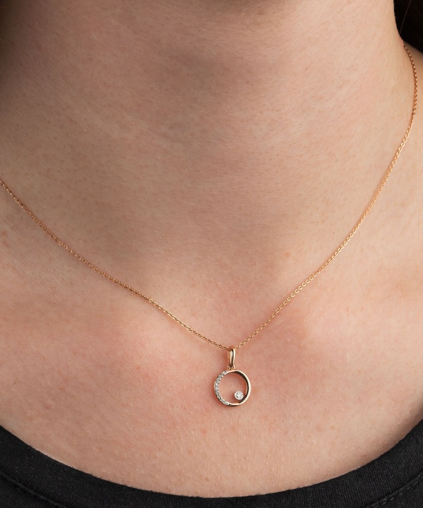 Yellow Gold pendant with diamonds