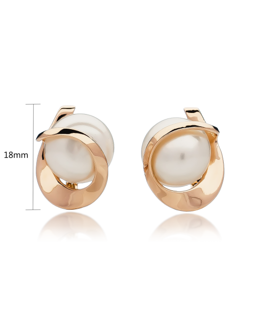 Gold earrings with pearl