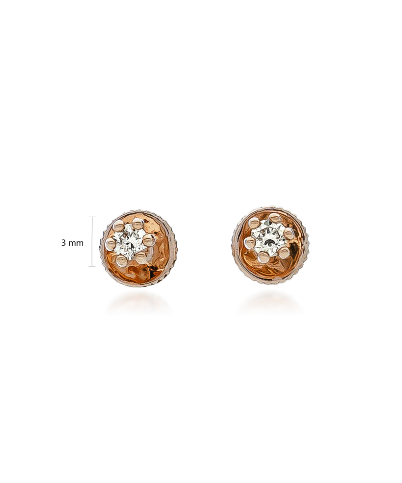 Gold earrings with diamond
