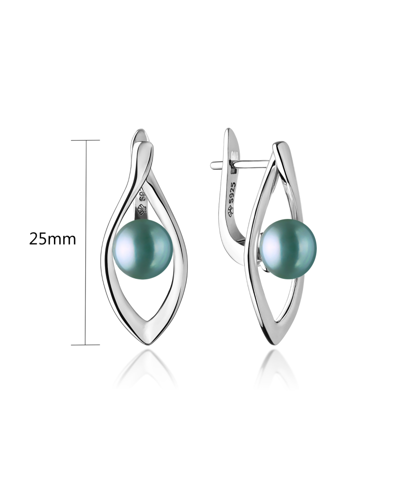 Sterling silver earrings with natural pearl