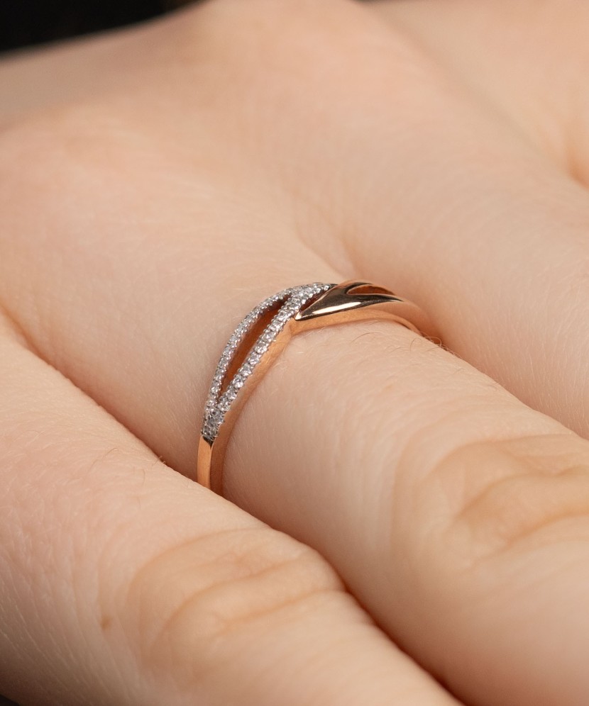 Золотое кольцо с алмазами Золотое кольцо с алмазами