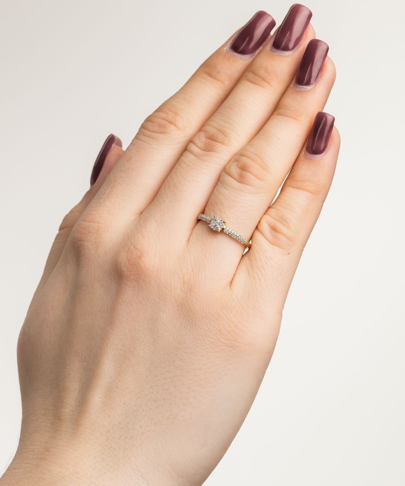 Yellow Gold ring with diamonds