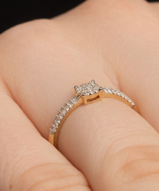 Yellow Gold ring with diamonds