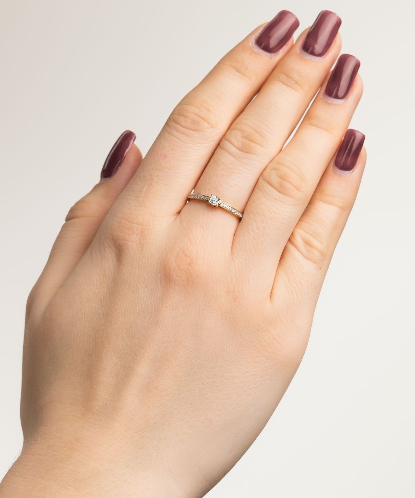 Yellow Gold ring with diamonds