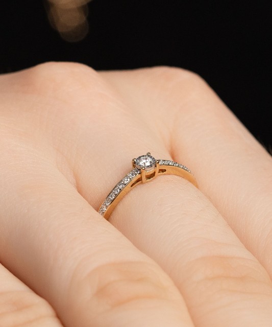 Yellow Gold ring with diamonds