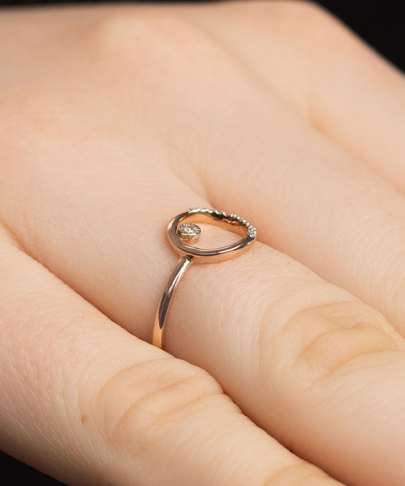 Gold ring with diamonds