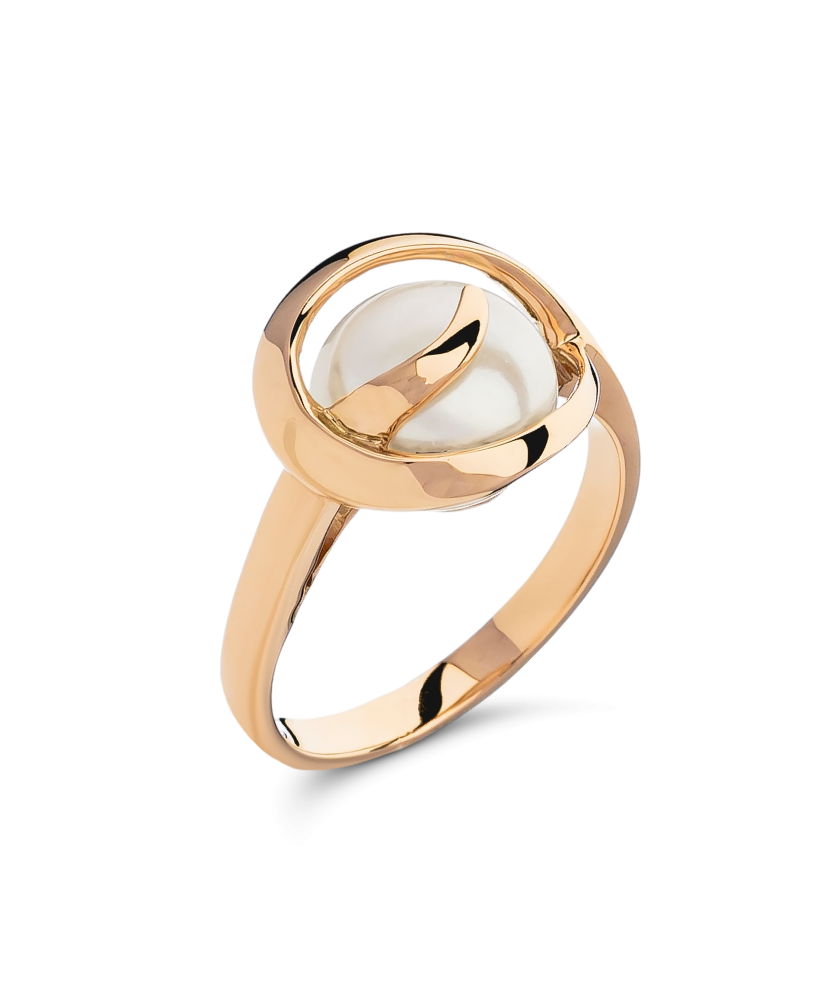 Gold ring with pearl