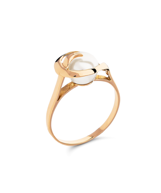 Gold ring with pearl