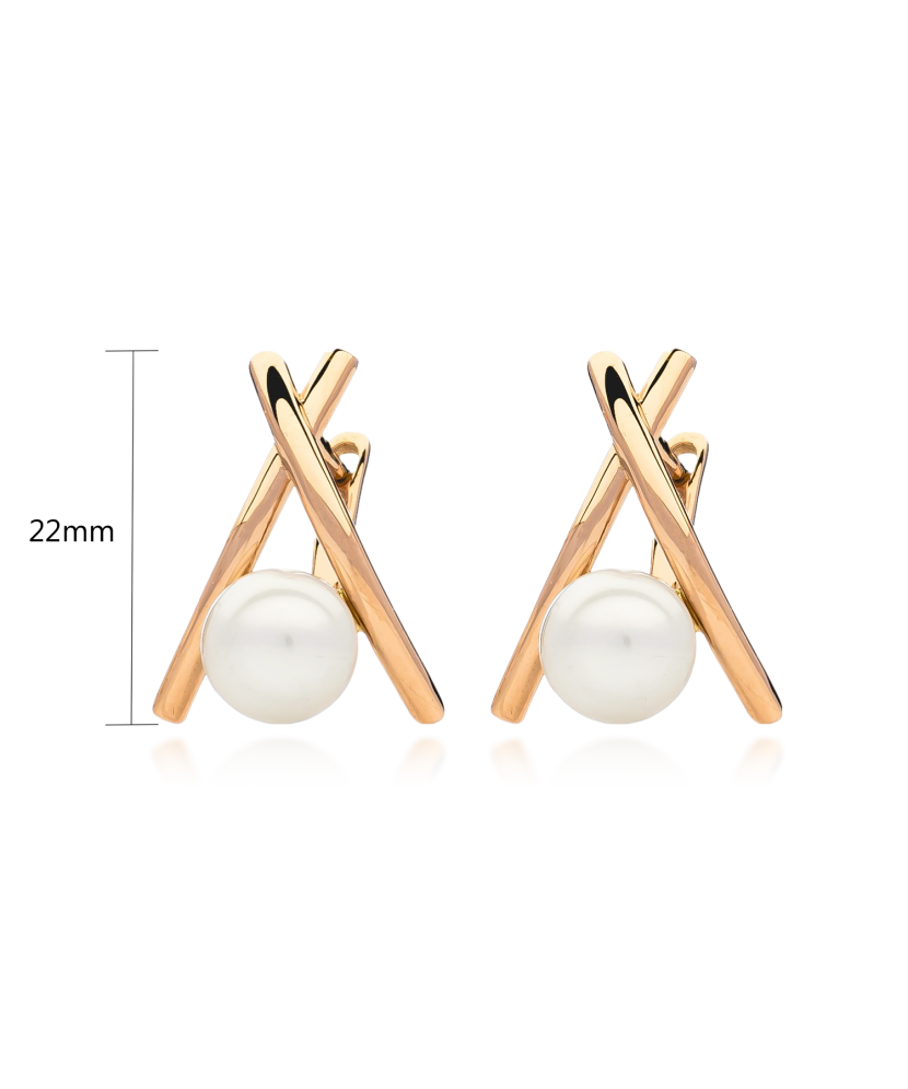 Gold earrings with pearls