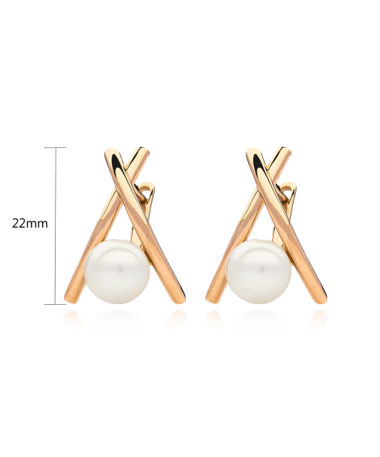 Gold earrings with pearls