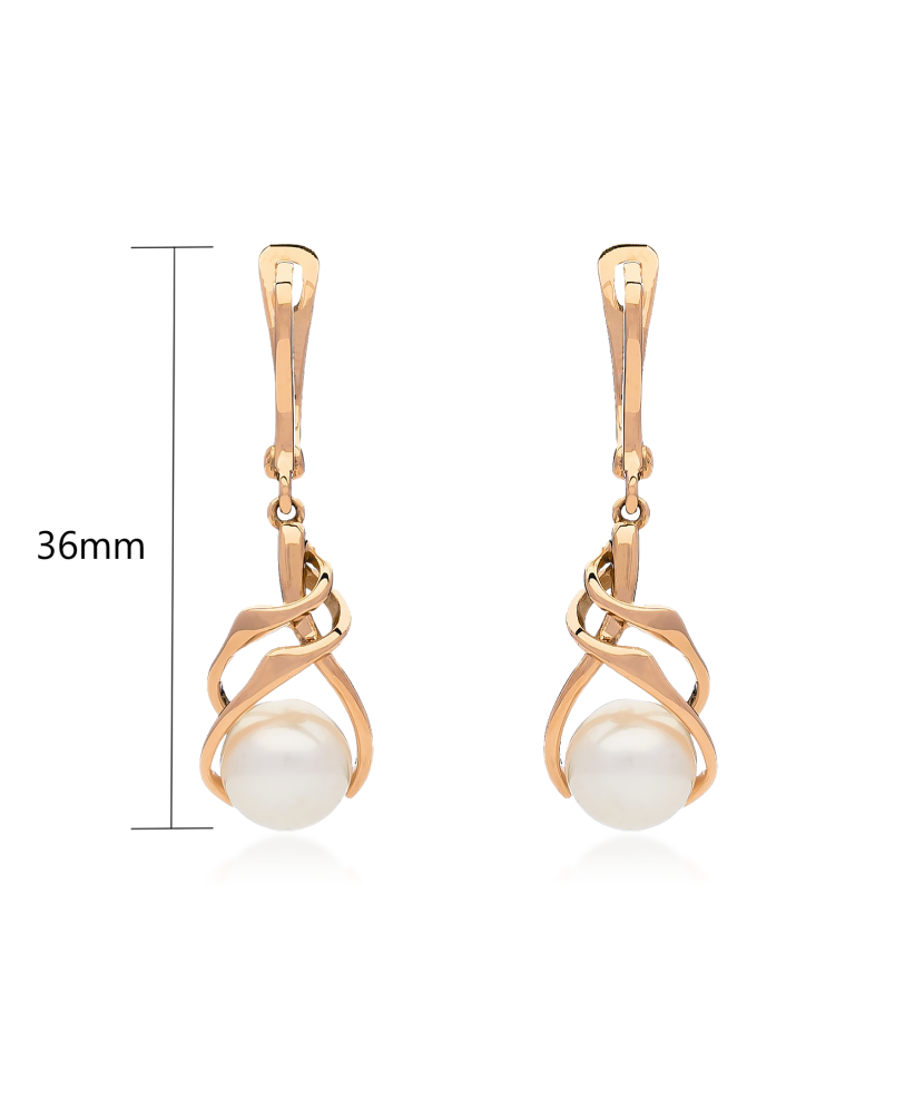 Gold earrings with pearls