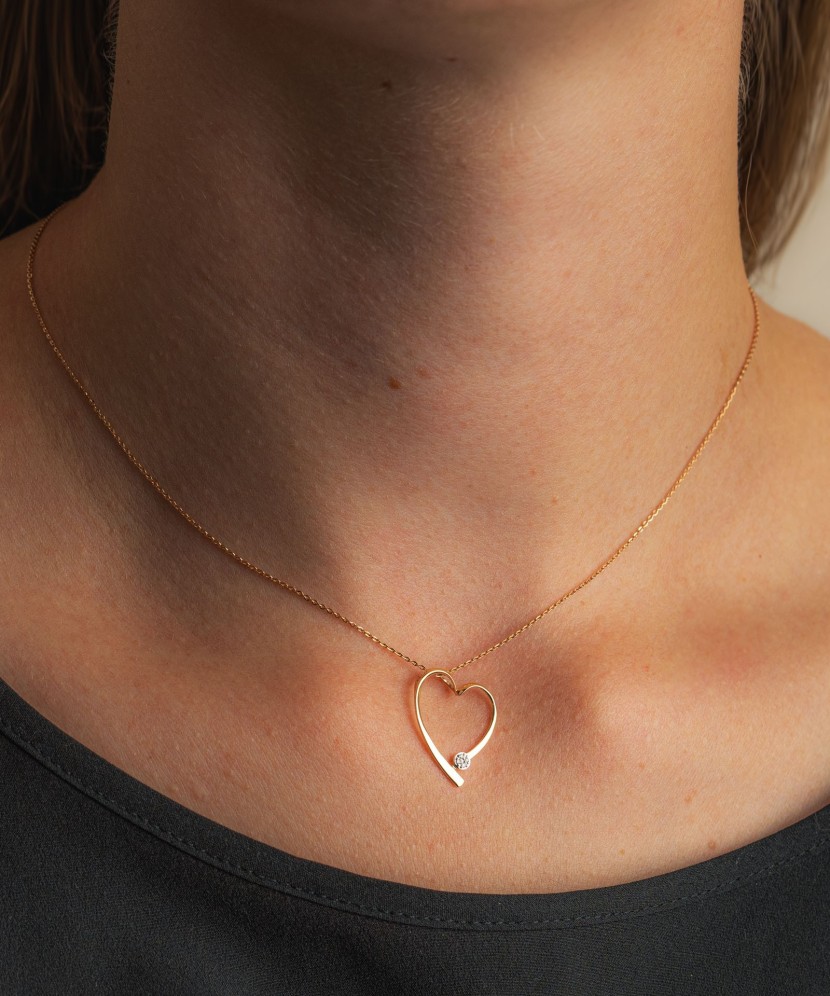 Yellow gold pendant with diamond "Hearts"