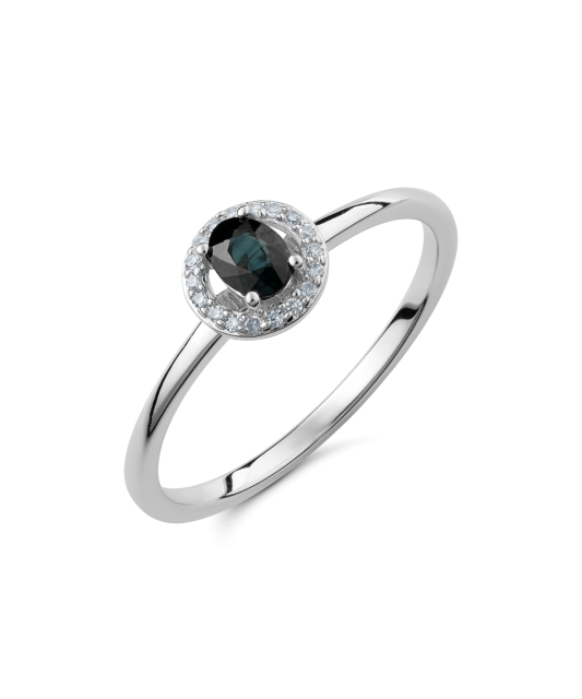 White gold ring with sapphire and diamonds