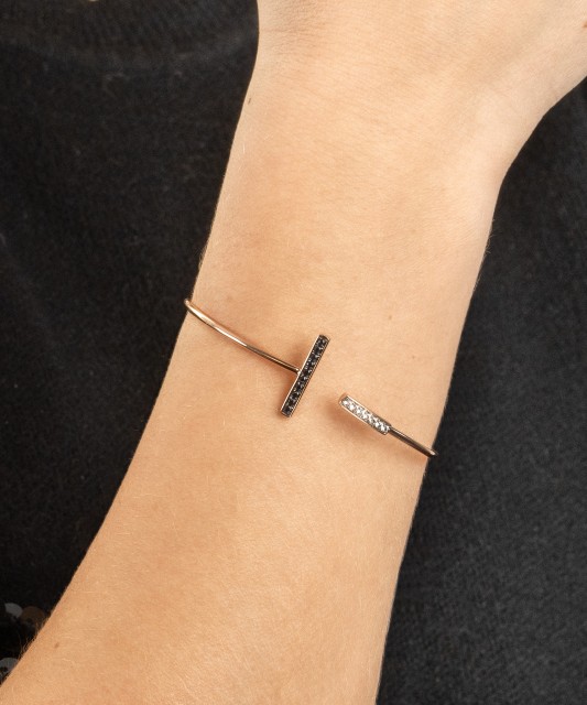 Gold bracelet with sapphires