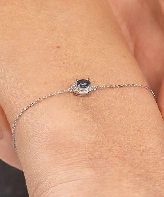 White gold bracelet with sapphire and diamonds