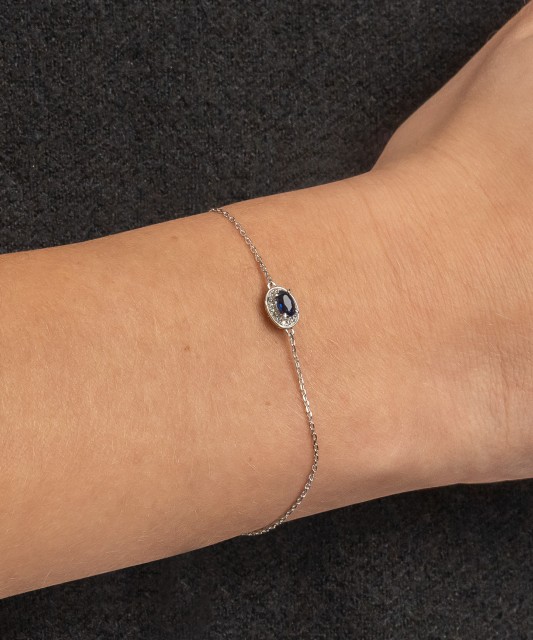 White gold bracelet with sapphire and diamonds