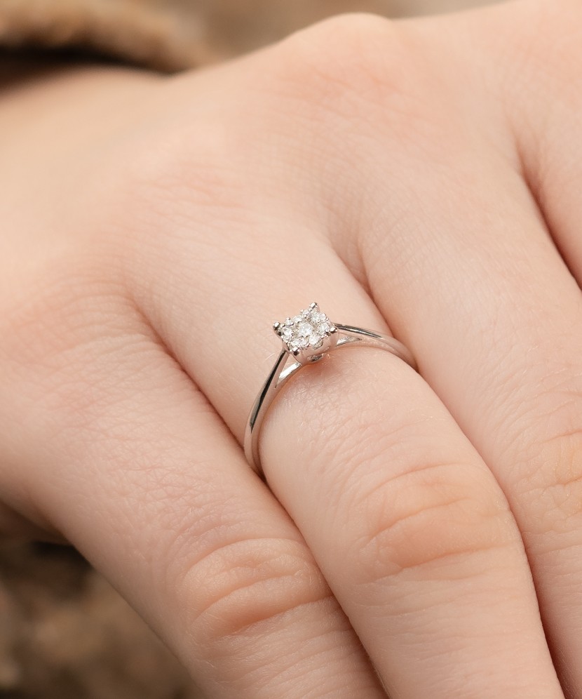 Кольцо из белого золота с бриллиантами