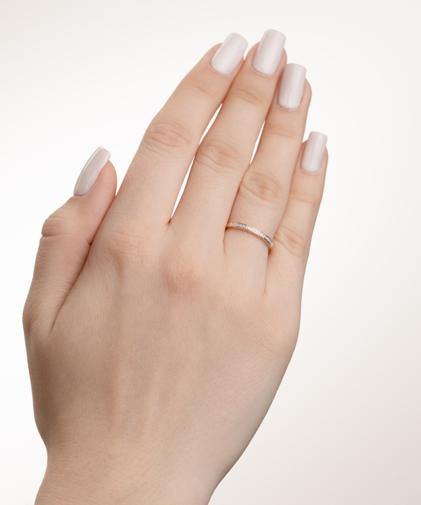 Gold ring with diamonds