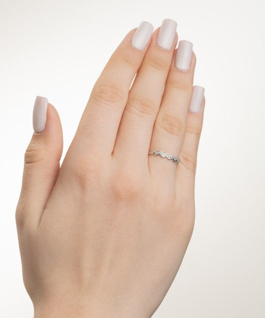 Кольцо из белого золота с бриллиантами