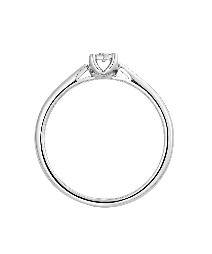 White gold ring with diamond