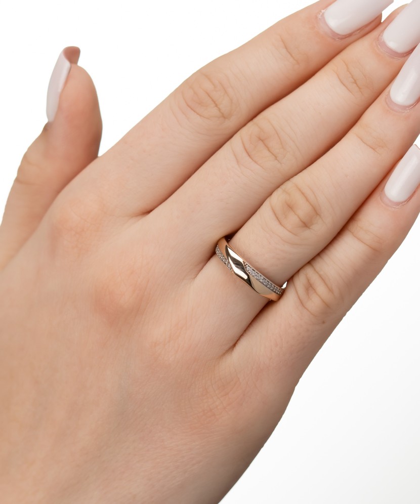 Gold ring with zircons