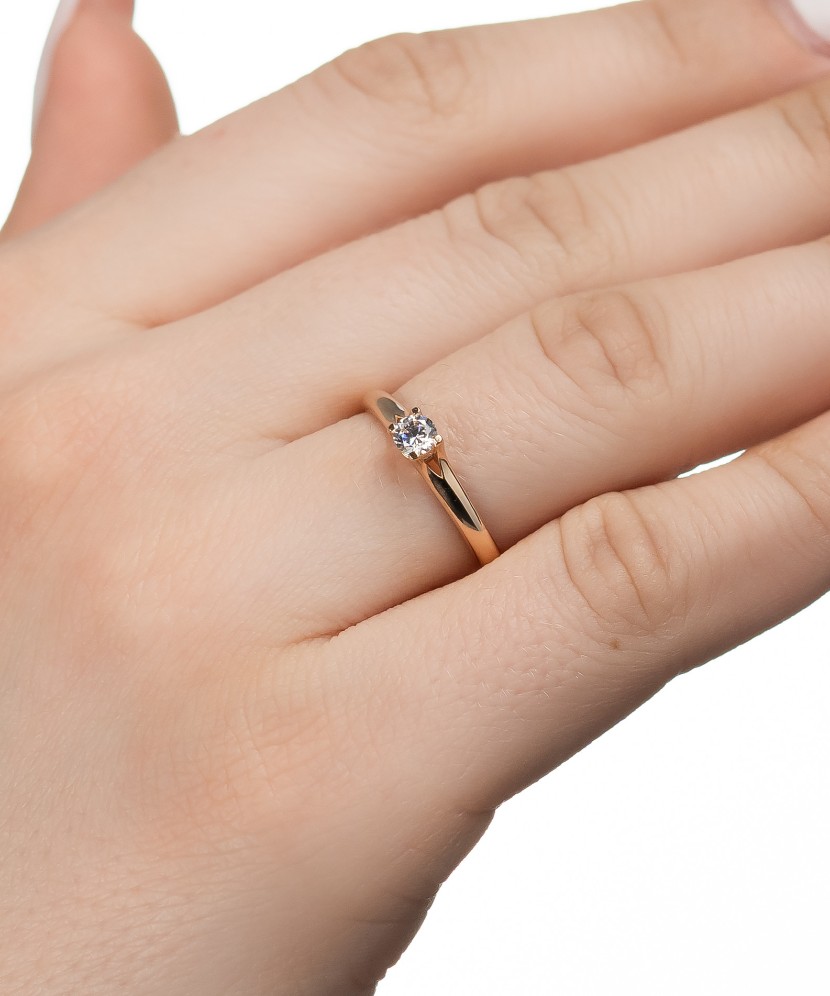 Золотое кольцо с цирконом