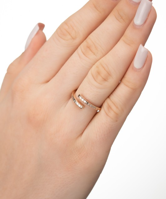 Золотое кольцо с цирконами