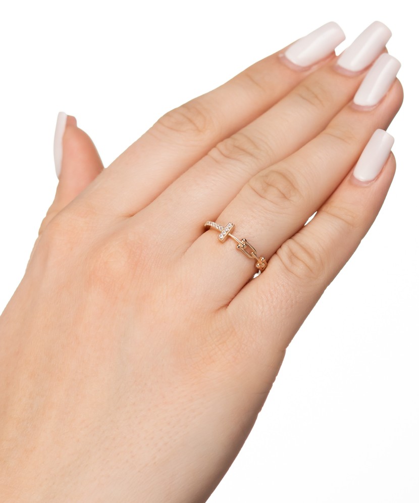 Gold ring with zircons